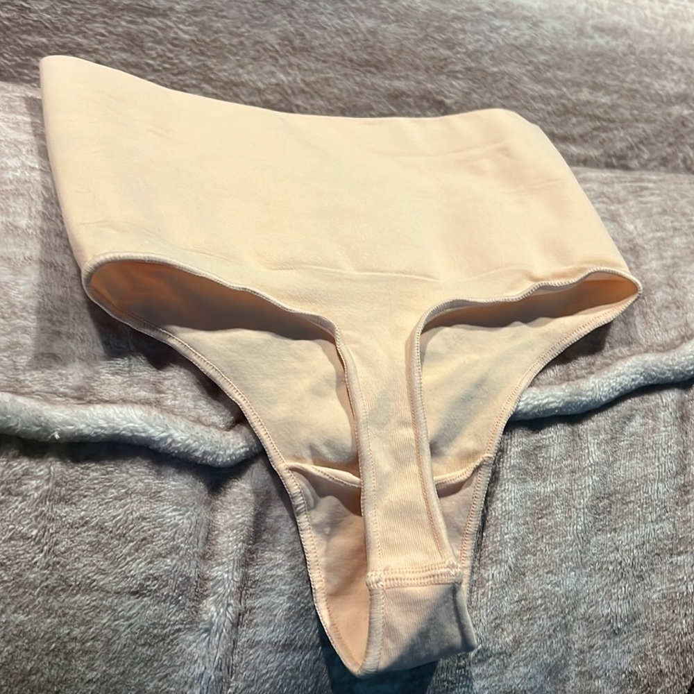 Skims Mid-Core Control Shapeware Thong - Picture 8 of 11